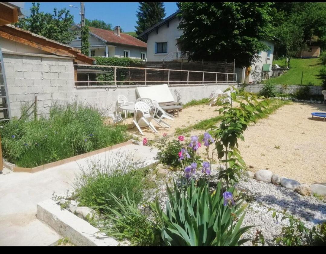 Le Studio Saint-Jean-en-Royans Exterior foto